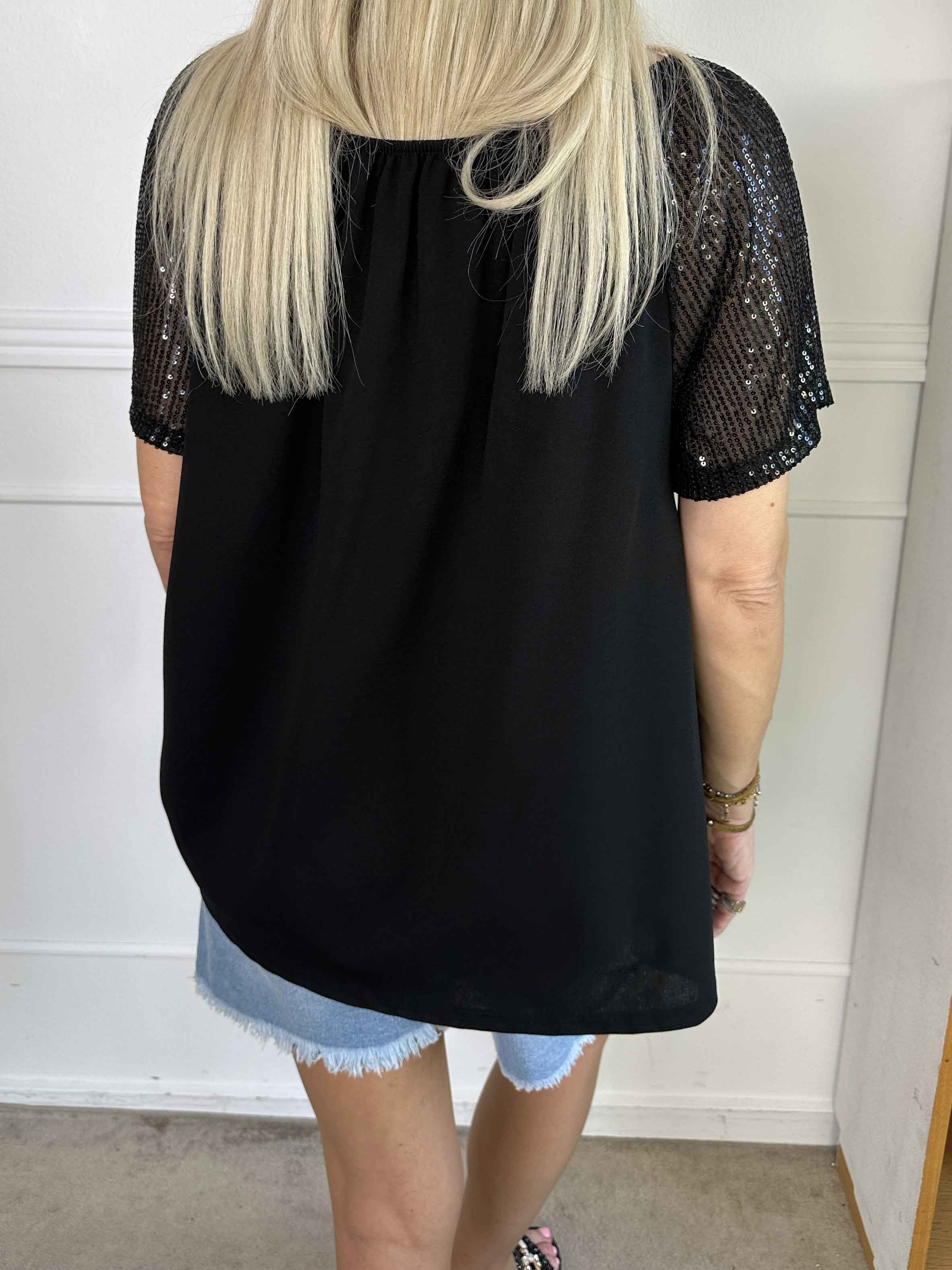 Kim Shirt - Söt och feminin blus med resår och ärmar med glittriga paljetter